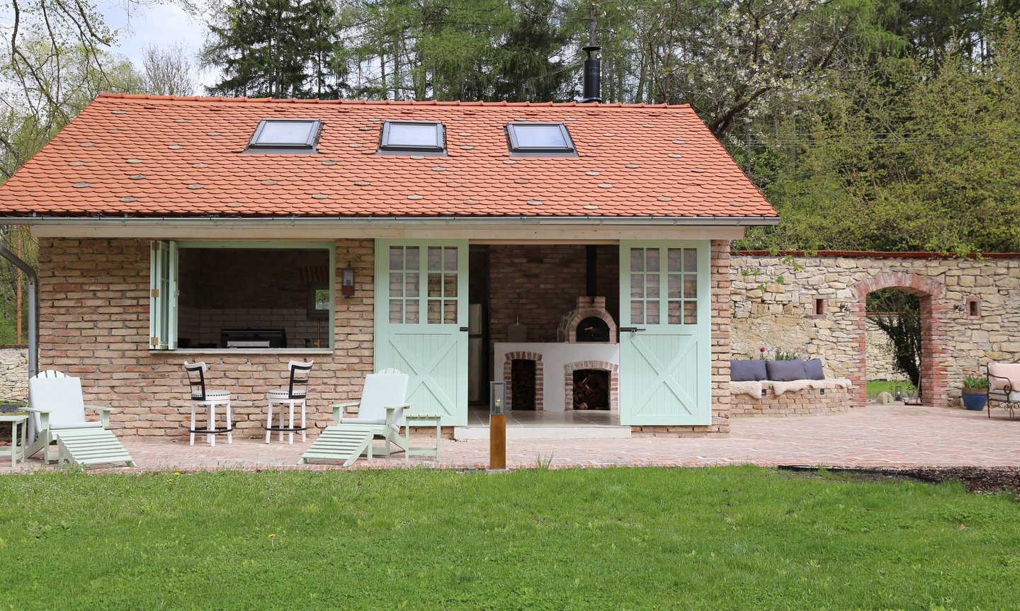 Manually added from URL: https://assets.zyrosite.com/cdn-cgi/image/format=auto,w=1440,h=863,fit=crop/Yg2WZj62zpt9q1w6/blog-4-YBg7wO9M4nsKzBxK.JPG