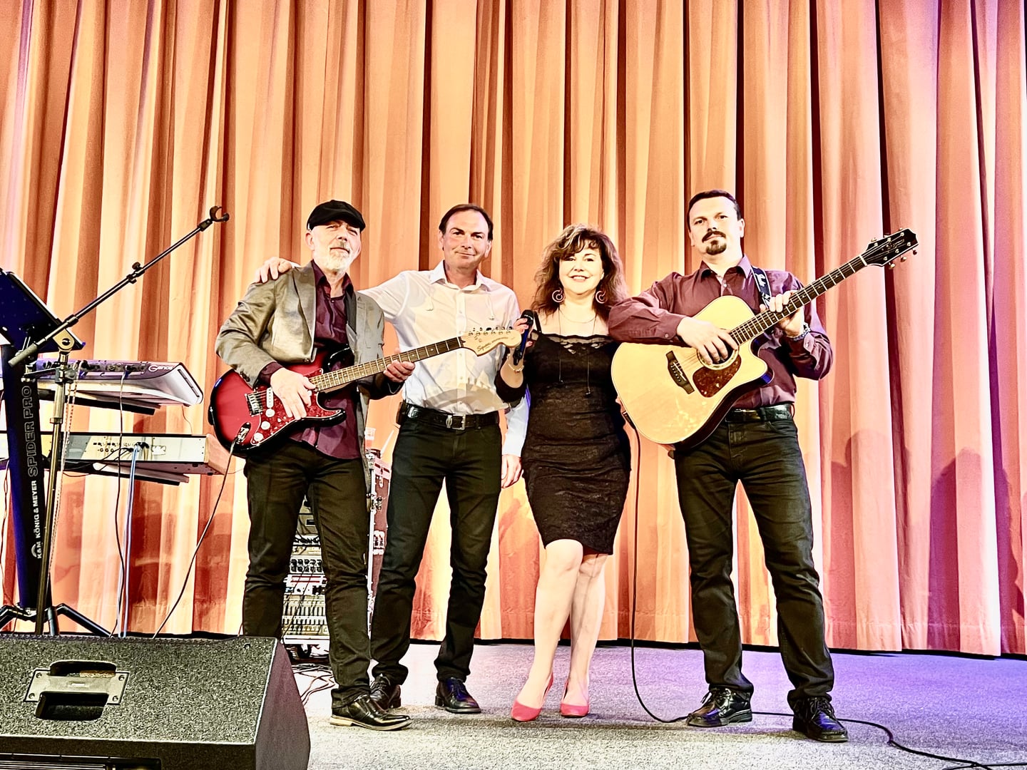 Gallery image 3 of Kapela na svatbu