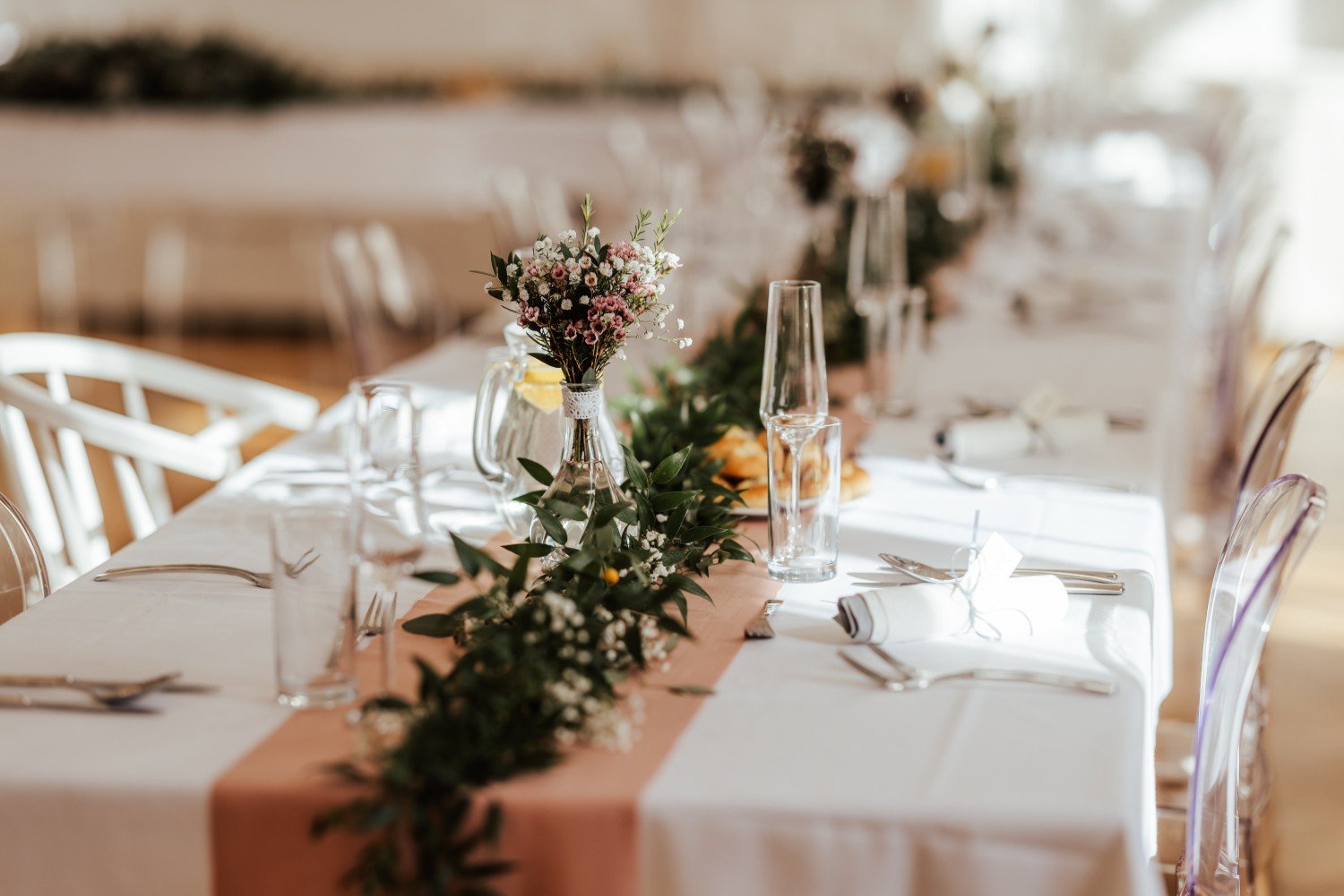 Manually added from URL: https://www.hotelchmelnice.cz/data/filecache/6a/RE067.jpg