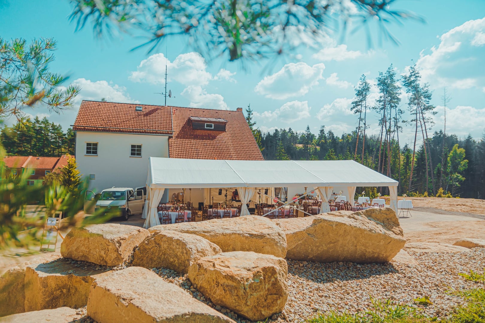 Manually added from URL: https://www.svatbanakopci.cz/wp-content/uploads/2021/09/DSC_2682.jpg