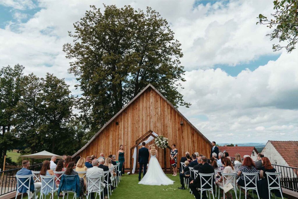 Stodola pod lipou exterior