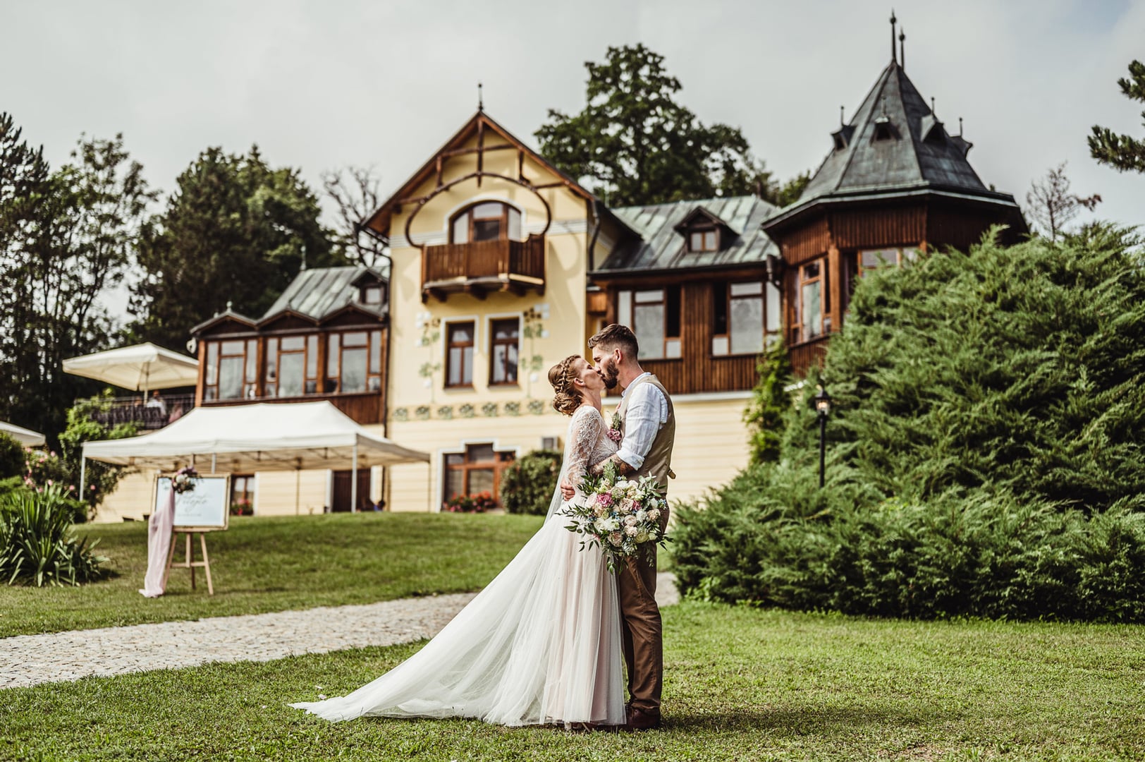 Wedding setup at Letohrádek Podčejk