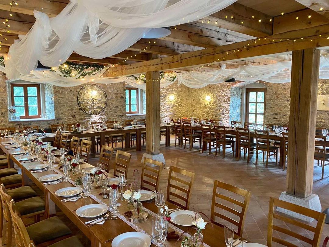 Zámek Svinaře wedding setup