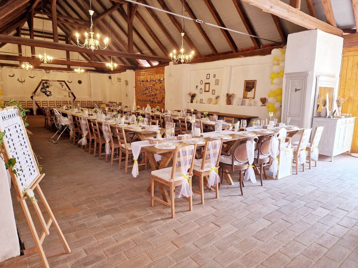 Manually added from URL: https://svatebnikompas.cz/wp-content/uploads/2023/07/svatebni-stodola-8-scaled.jpg