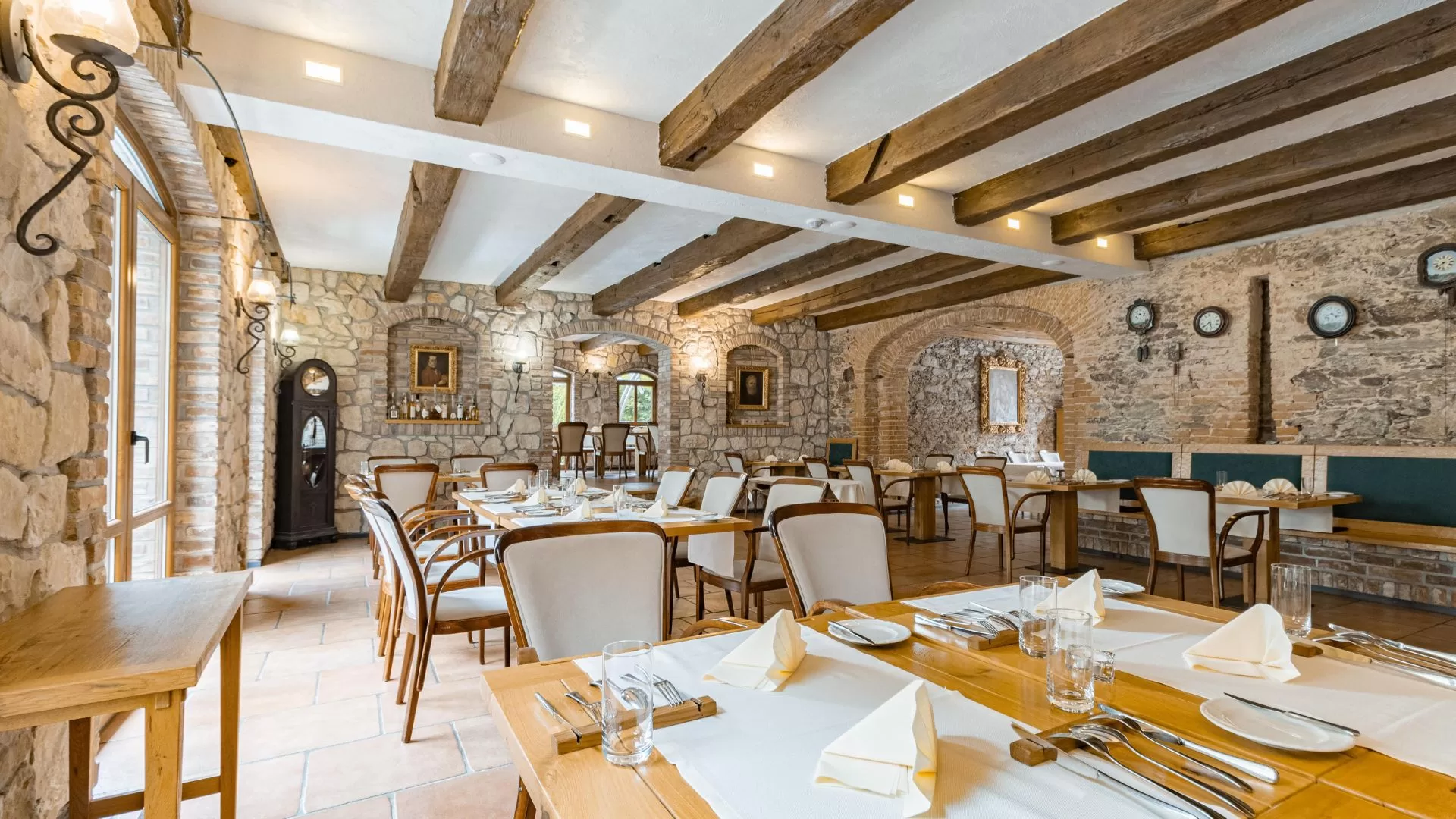 Manually added from URL: https://zameckafortovna.cz/wp-content/uploads/2023/08/R11-jpg.webp