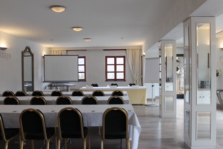 Manually added from URL: https://www.hotelmlynkarlstejn.cz/admin/pictures/orig/Romanticky_Hotel_Mlyn_Karlstejn_Sal_Petrarca_skolni_usporadani_02_5f4ca6aadc3fc.jpg