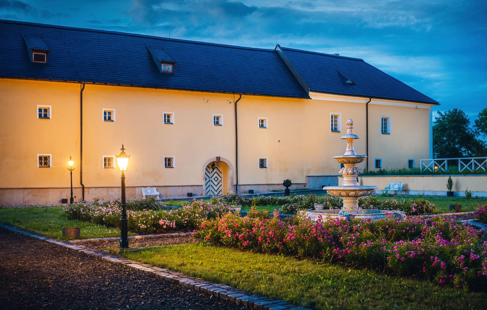 Manually added from URL: https://b7cbac134e.clvaw-cdnwnd.com/78a35b8a04dcda8efd6dde3f56133d85/200000347-c7781c7785/Zamek-Rychvald-013-9.webp?ph=b7cbac134e