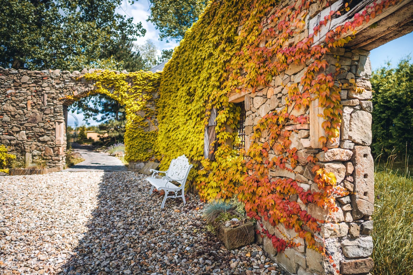 Manually added from URL: https://b7cbac134e.clvaw-cdnwnd.com/78a35b8a04dcda8efd6dde3f56133d85/200000455-c2052c2057/Zamek-Rychvald-052-5.webp?ph=b7cbac134e