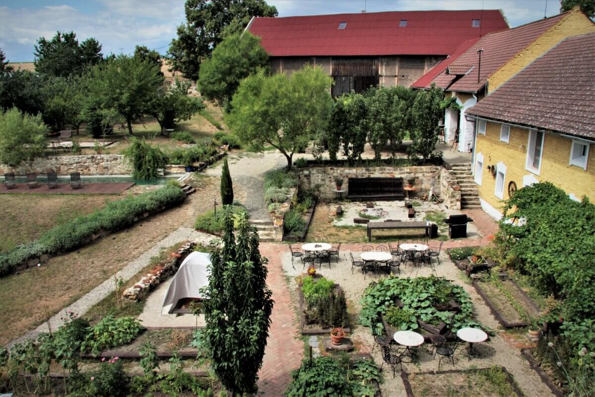 Statek Luníkov, relaxace uprostřed přírody