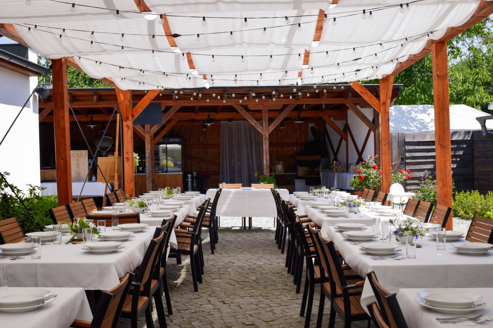 Outdoor wedding at Dolní Bouda