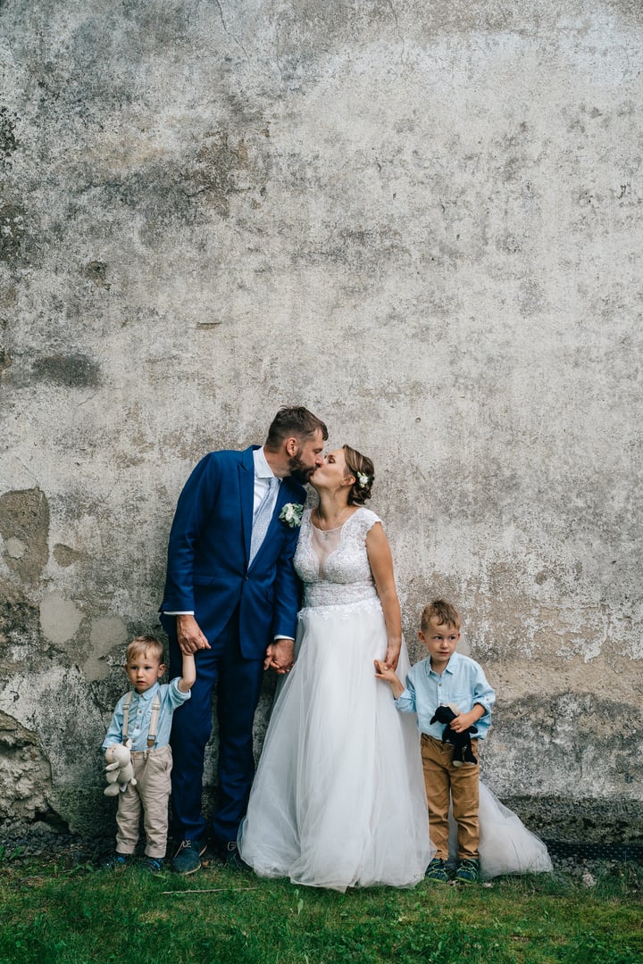 Manually added from URL: https://evar.cz/wp-content/uploads/2025/04/svatebnifotografie_LP_287.jpg