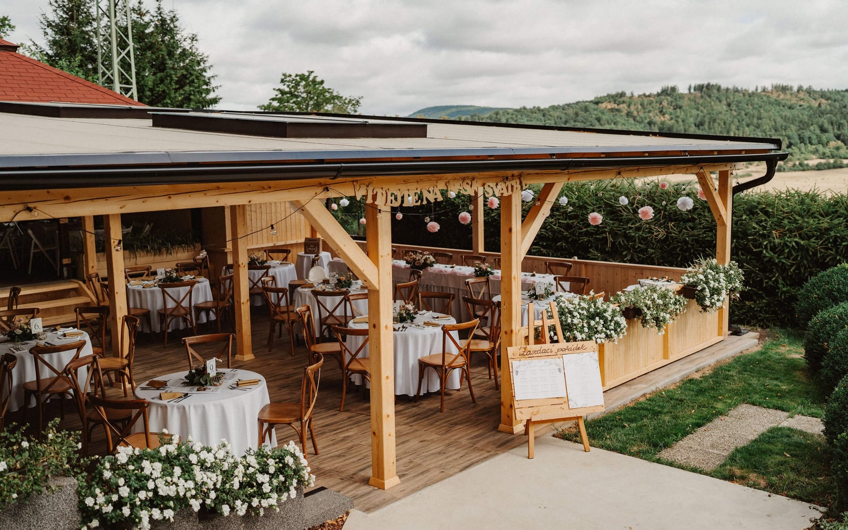 Manually added from URL: https://www.ermihotel.cz/wp-content/uploads/svatby-title-scaled.jpg