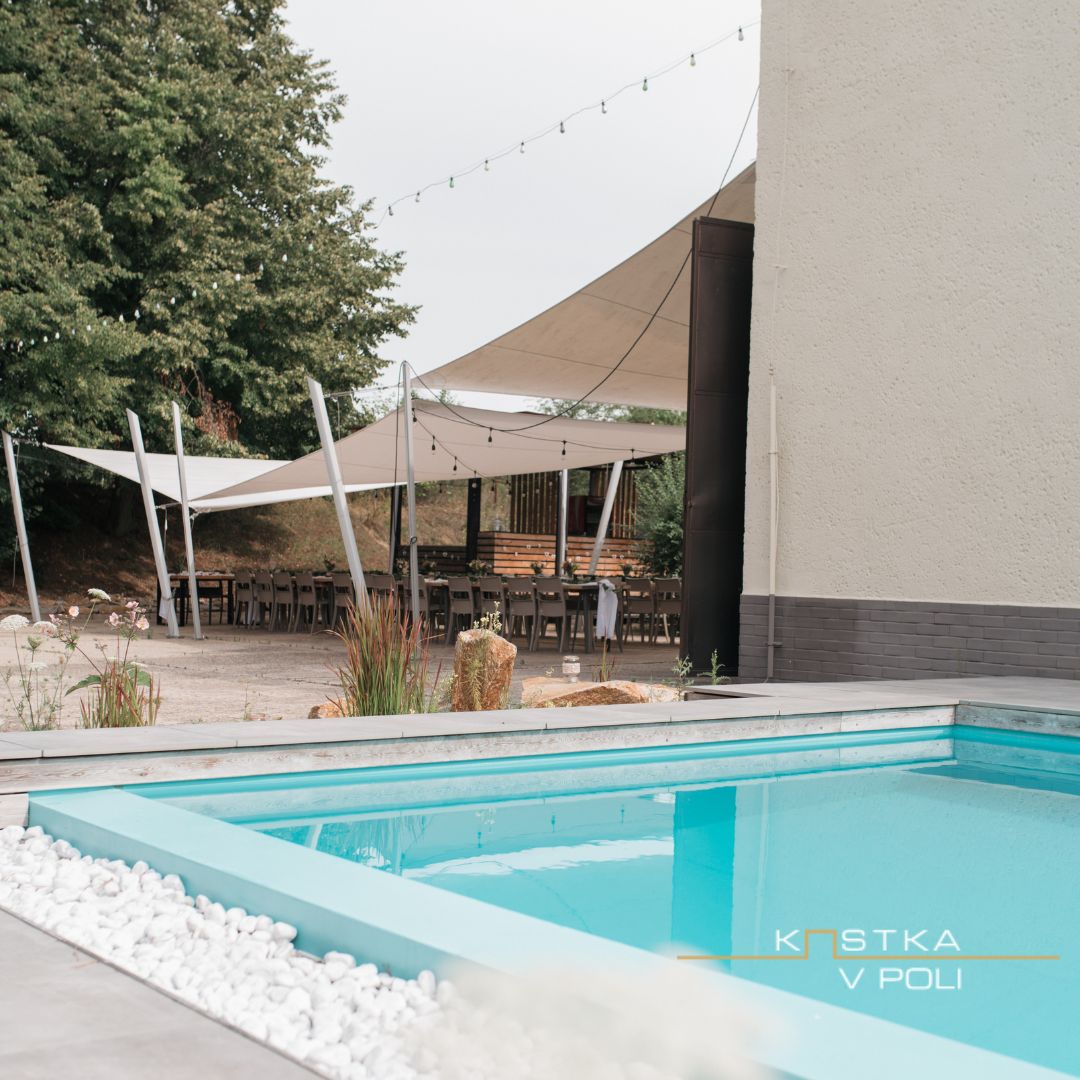 Kostka v poli gallery image 3