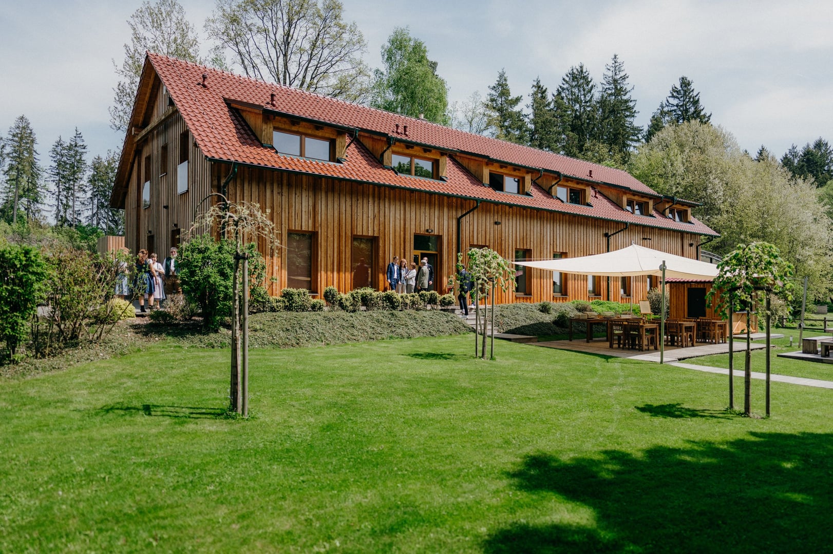 Manually added from URL: https://images.squarespace-cdn.com/content/v1/5962686ae6f2e172e347499a/1697284217488-MBL0AGUAJ5W4YL3GR16J/iselt-dodavatele-6.jpg?format=2500w