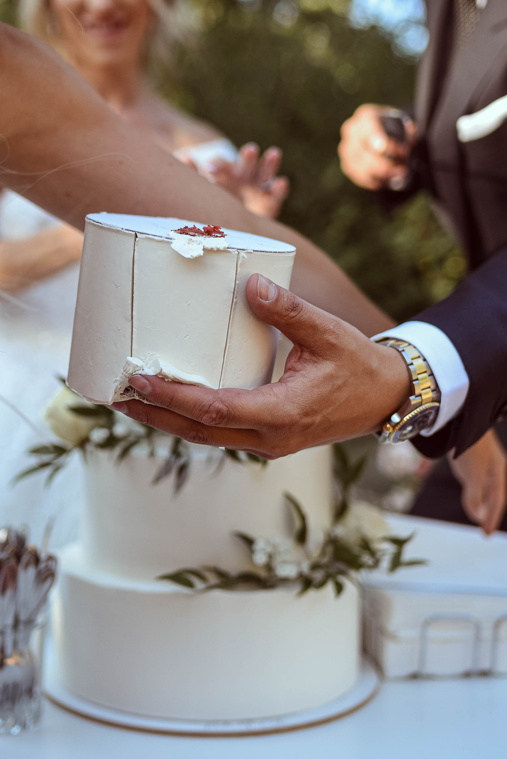 Přirozené focení svatební party venku v Praze