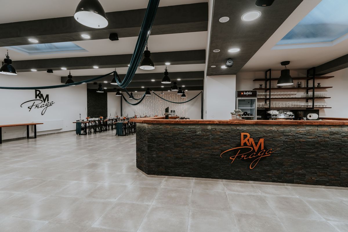 RM Praga seating area