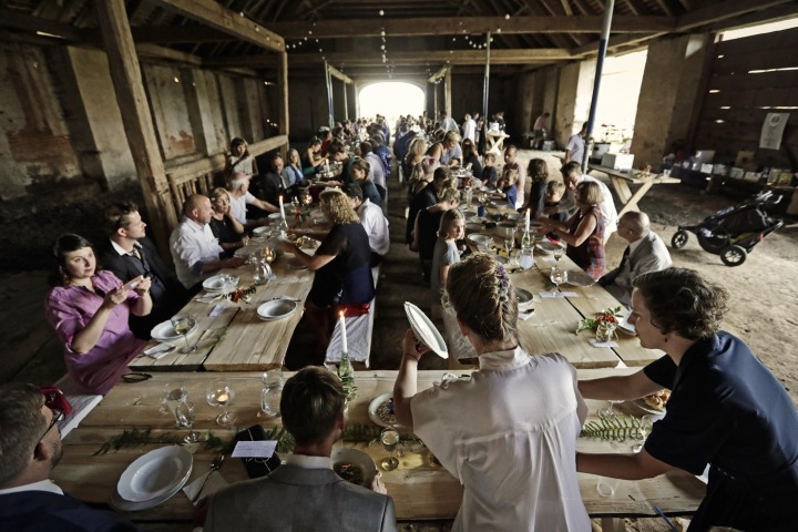 Manually added from URL: https://www.temechov.cz/files/responsive/720/0/svatba0082.jpg