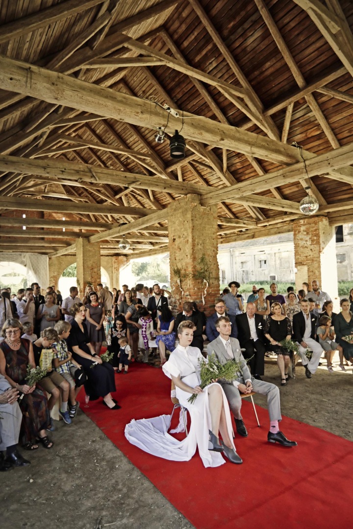 Manually added from URL: https://www.temechov.cz/files/responsive/720/0/svatba0049.jpg