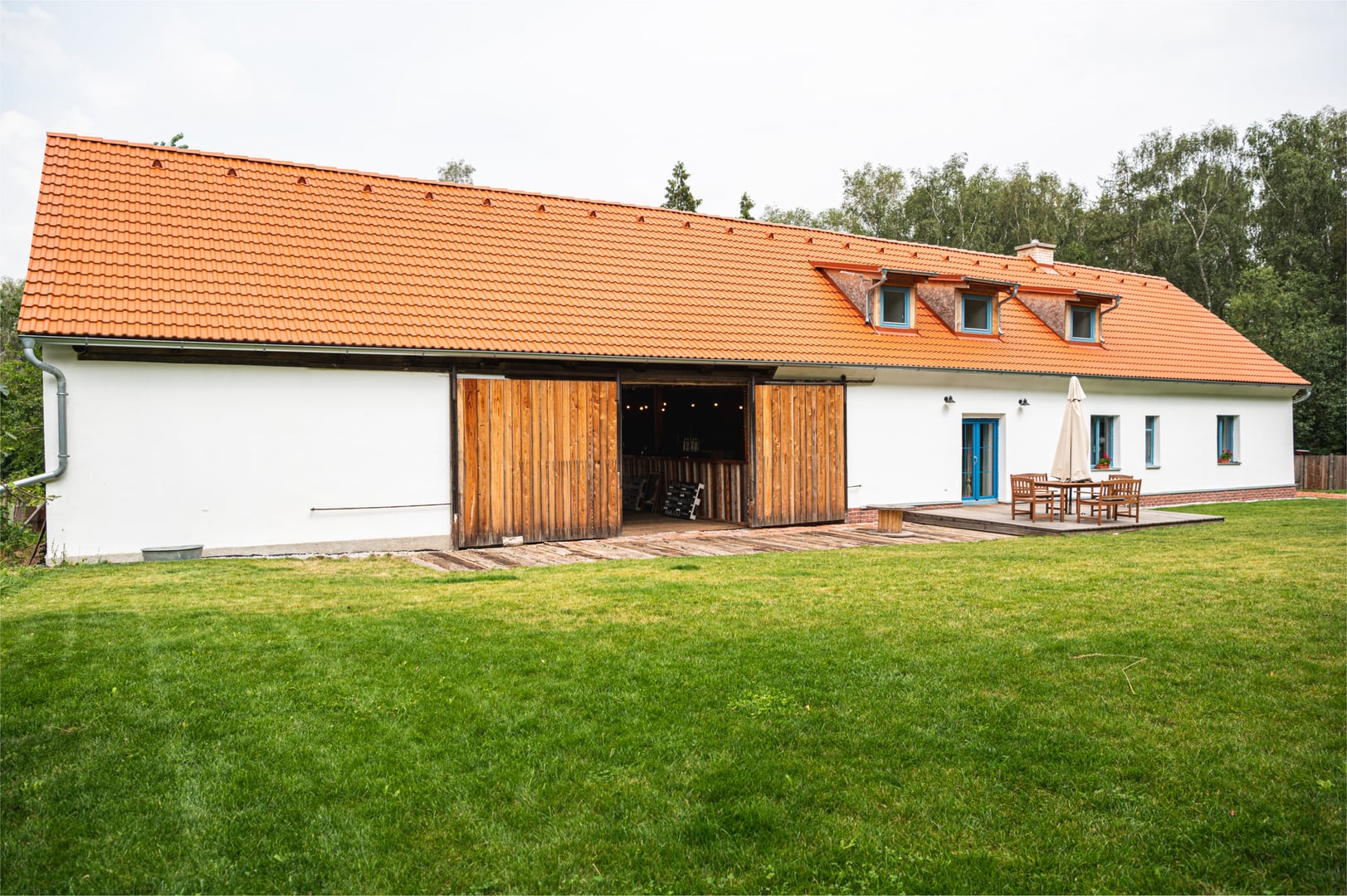 Manually added from URL: https://svatebnikompas.cz/wp-content/uploads/2020/12/statek-na-svatbu-scaled.jpg