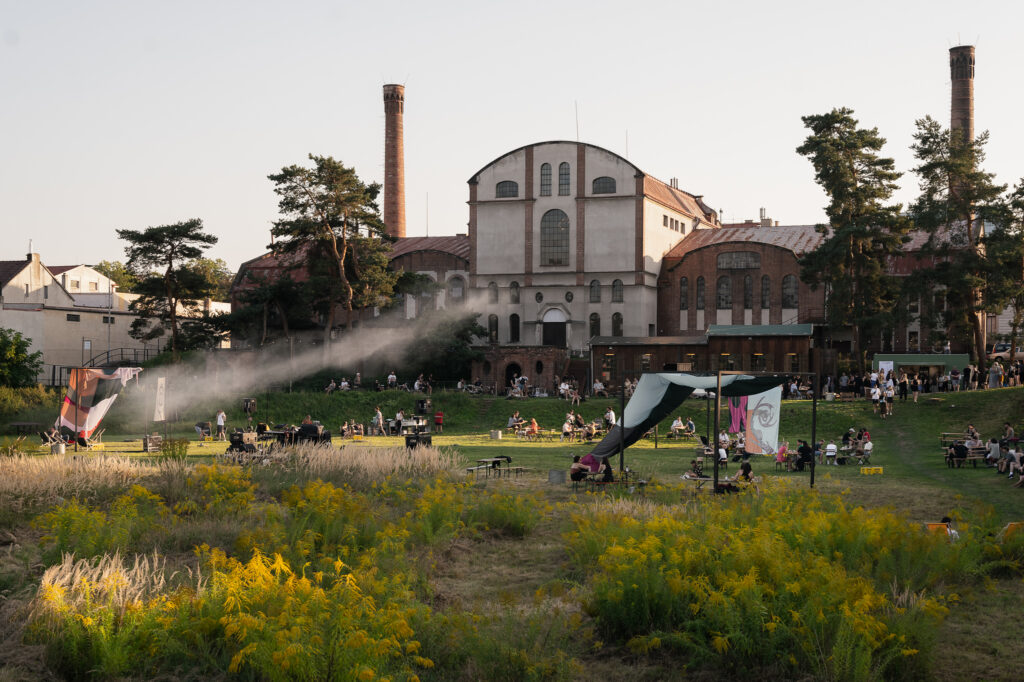 Manually added from URL: https://www.budemesvoji.cz/wp-content/uploads/listing-uploads/galerie-pro/2025/03/24_8_29_Opening_Cistirna_Libor-Galia_1-1024x682.jpg