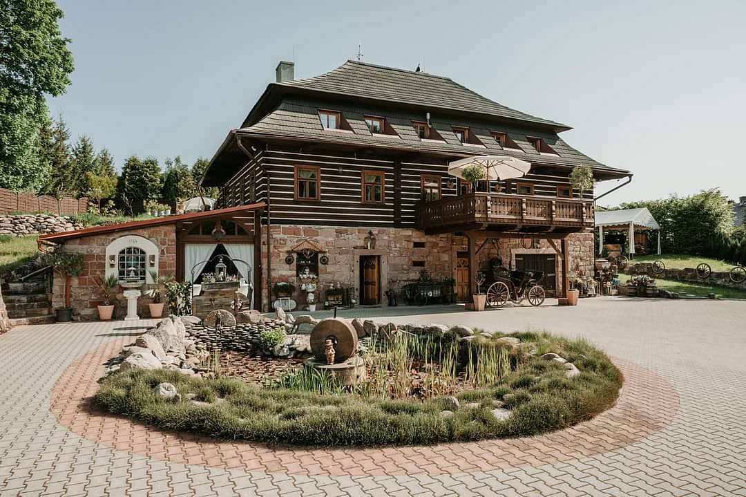 Drážní mlýn exterior