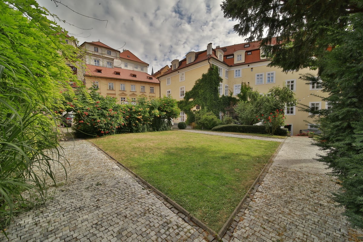 Santini Garden interior