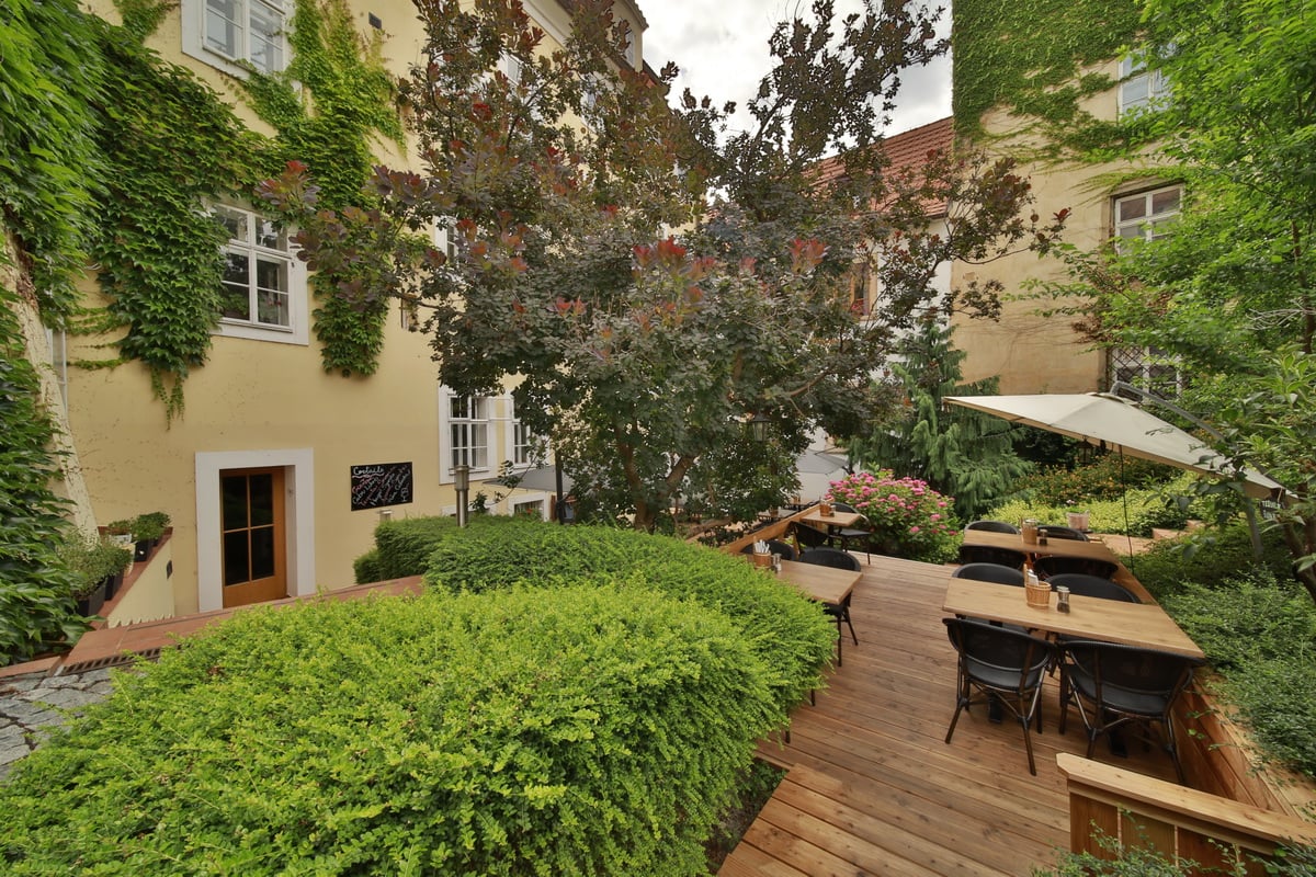 Santini Garden gallery image