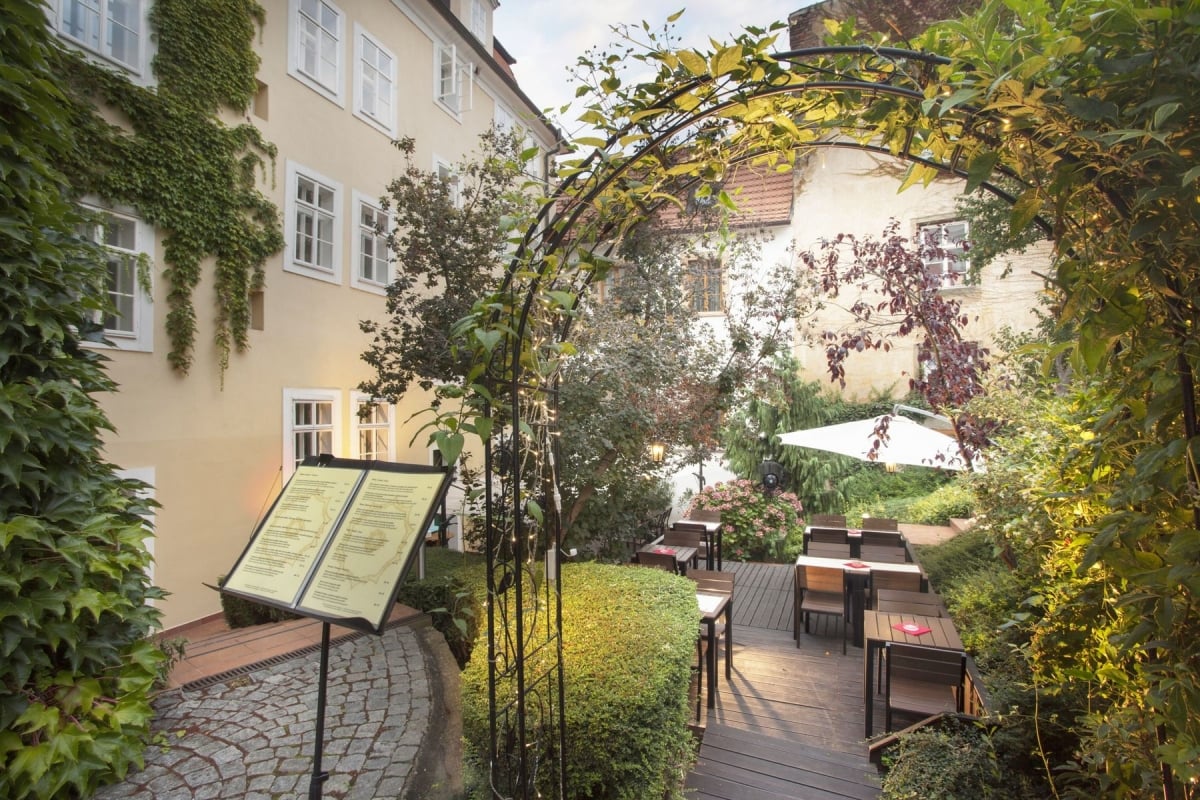 Santini Garden venue