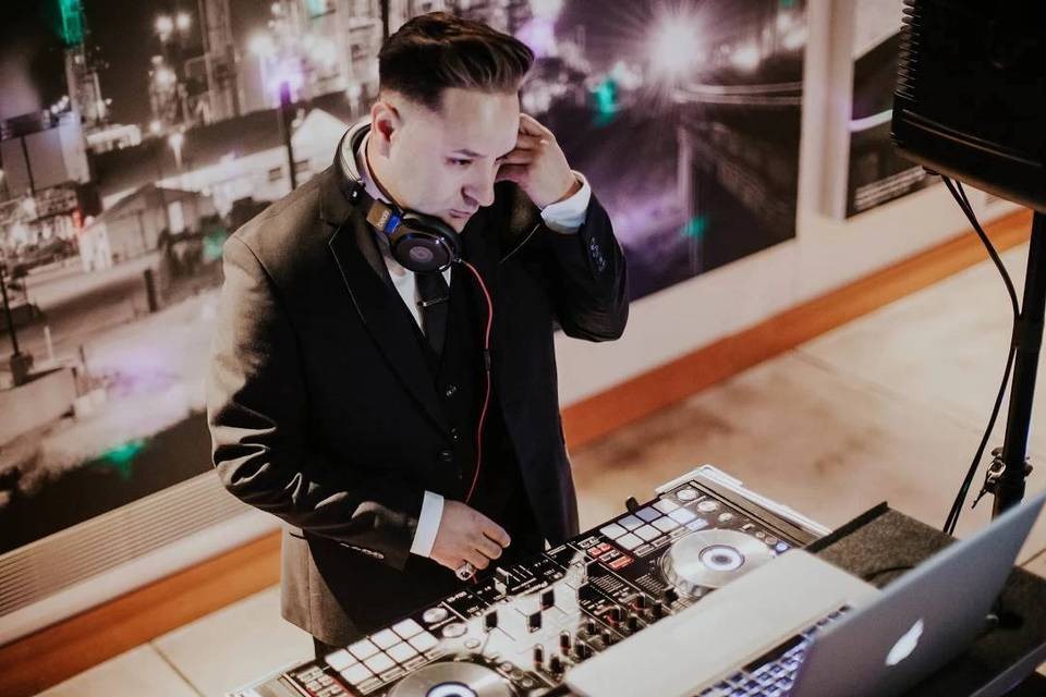 DJ in suit