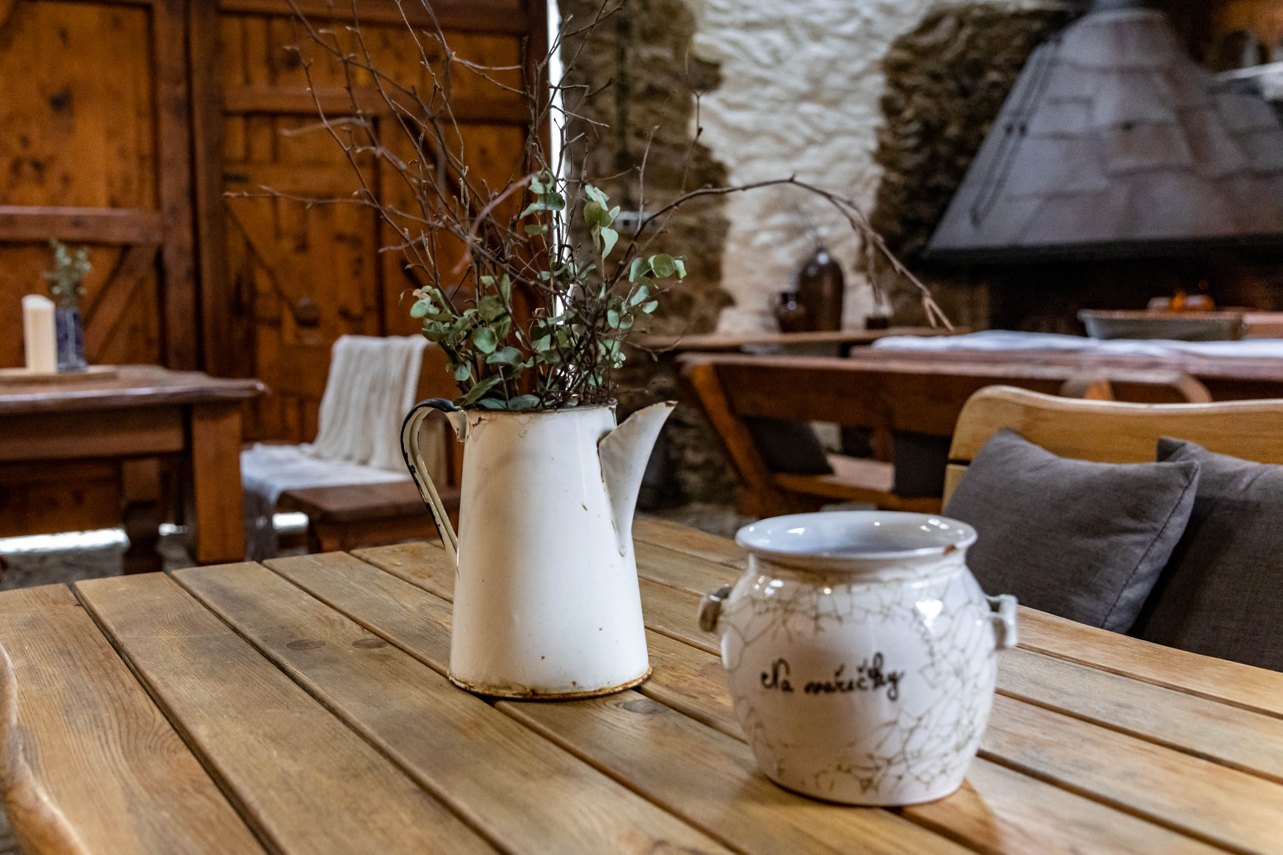 Samota Opatov dining area