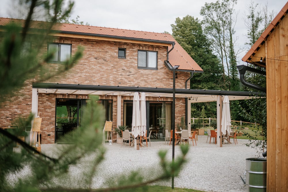 Manually added from URL: https://www.nakasparkach.cz/uploads/nas-pribeh-1.6876a6151d04e.webp