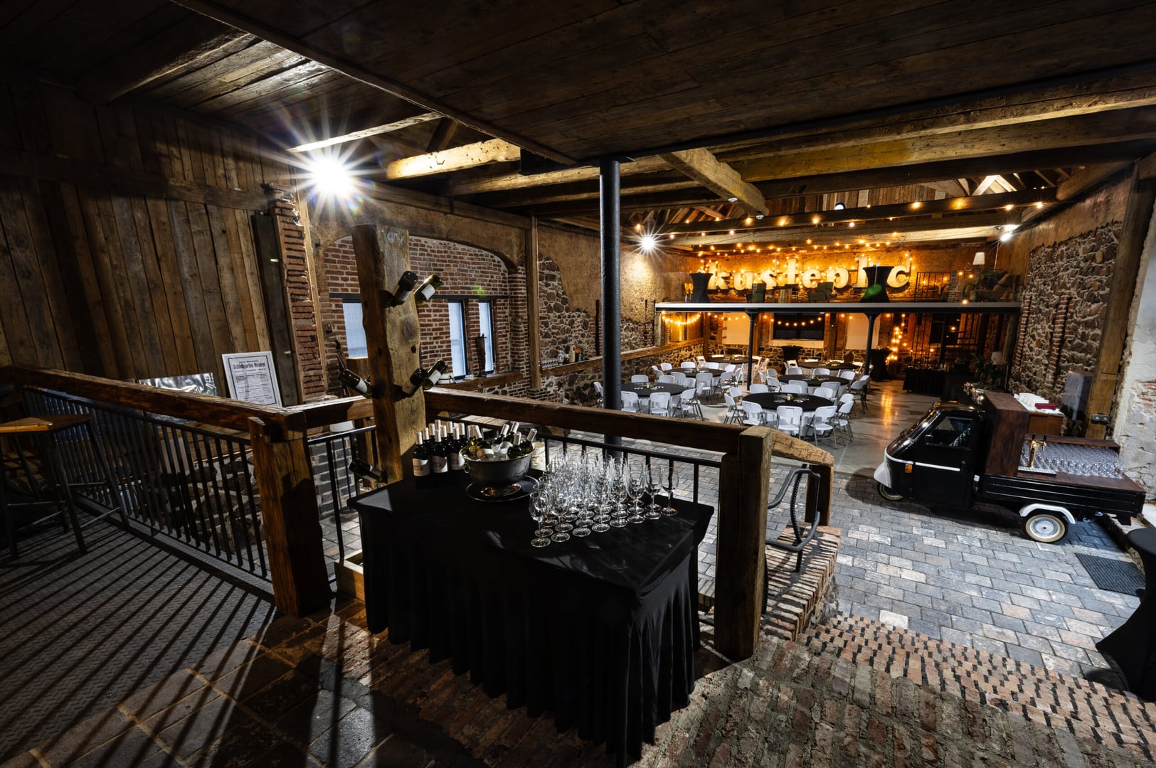 Manually added from URL: https://www.budemesvoji.cz/wp-content/uploads/listing-uploads/galerie-pro/2025/01/LaFesta_KusTeplic-25-scaled.jpg