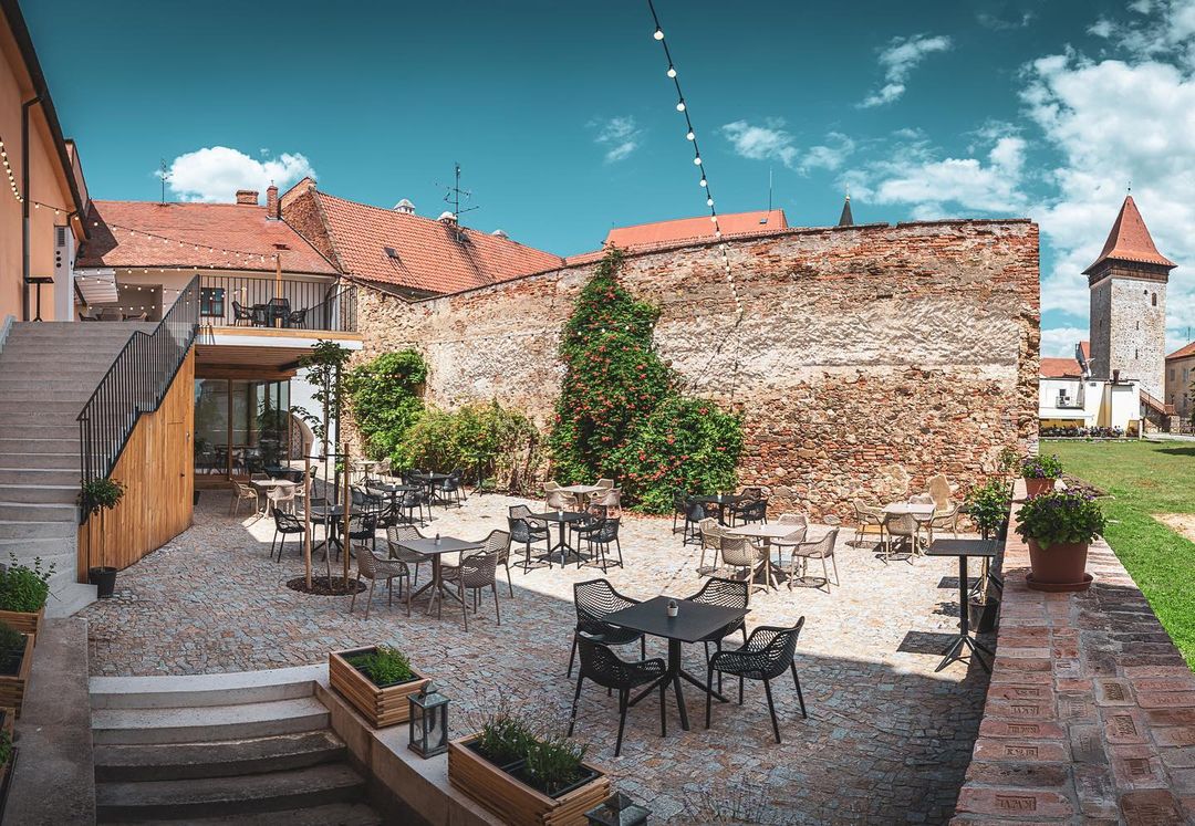 Wine bar Chatka cover image