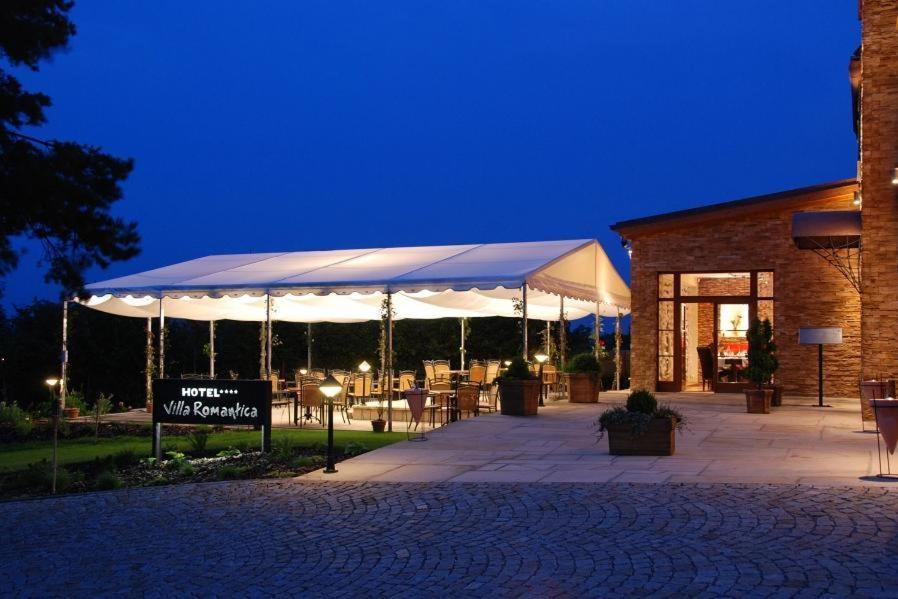 Manually added from URL: https://hotel-villa-romantica.czechhotel.net/data/Photos/OriginalPhoto/211/21118/21118029/hotel-villa-romantica-kolin-photo-12.JPEG