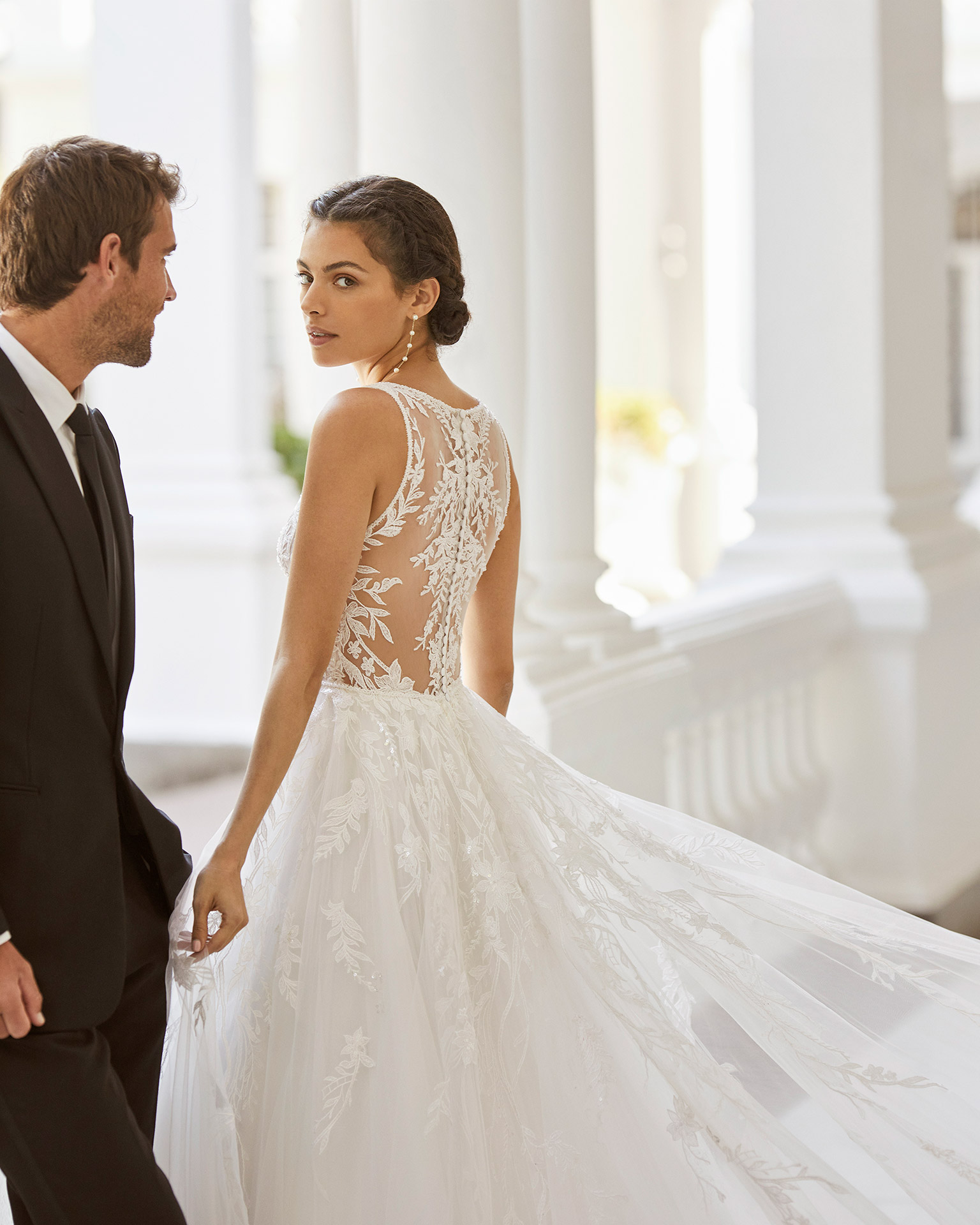 Wedding dress with wide tulle skirt