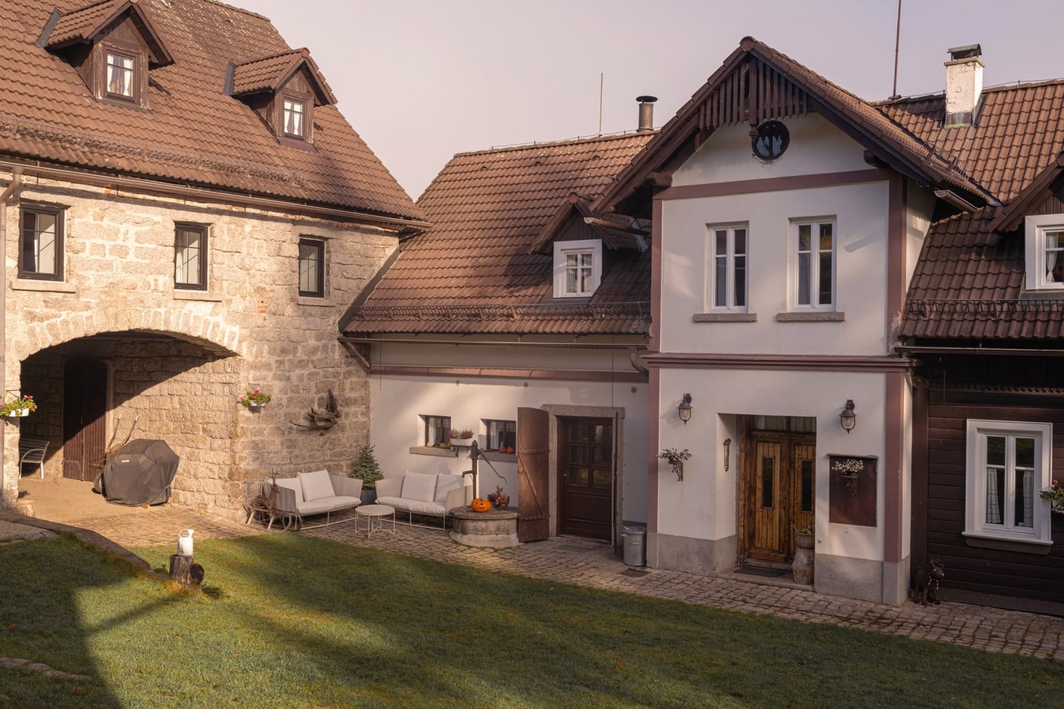 Statek u Rajtrů exterior