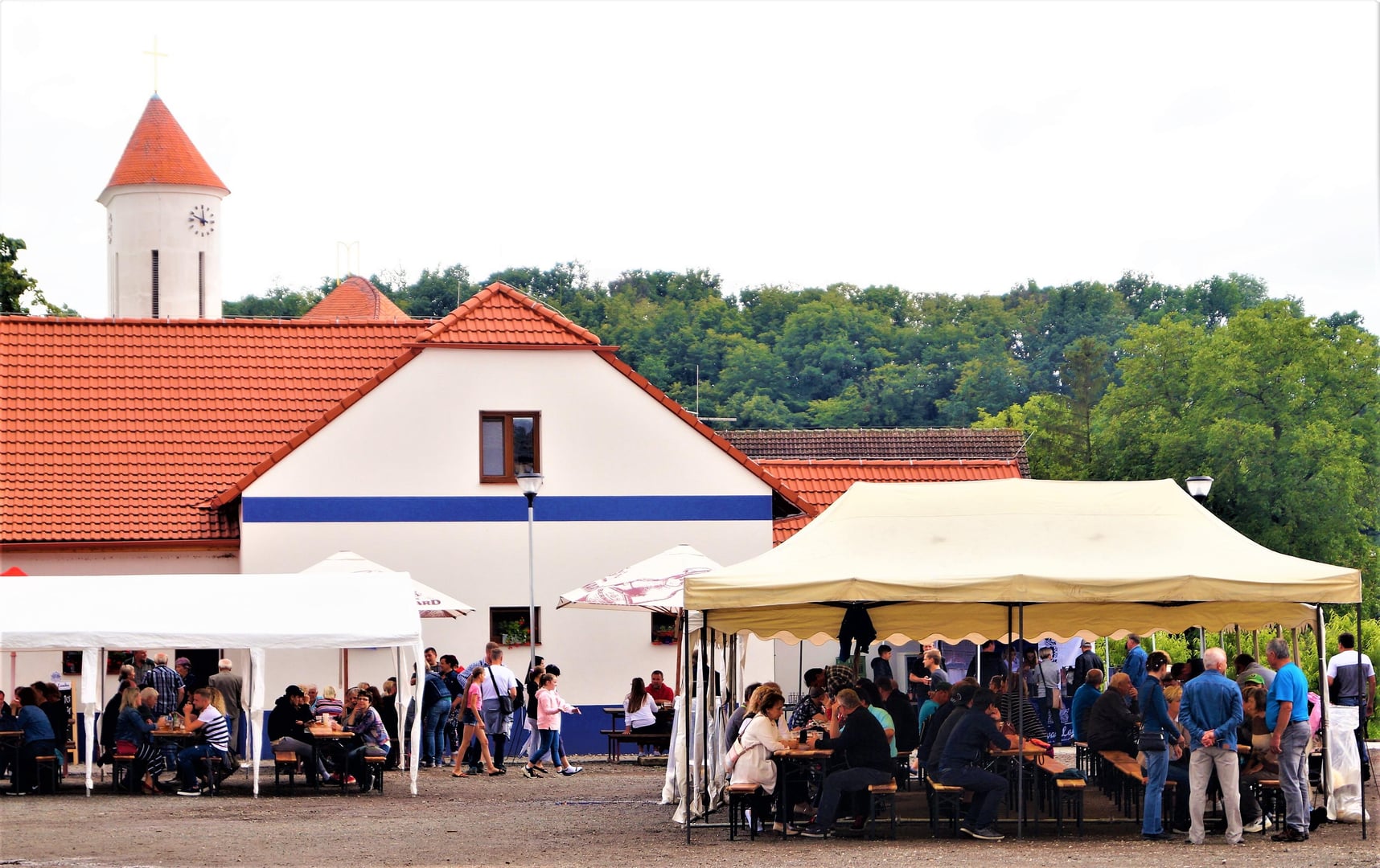 Manually added from URL: https://www.cechuvdvur.cz/images/albums/6/03oslavy.jpg