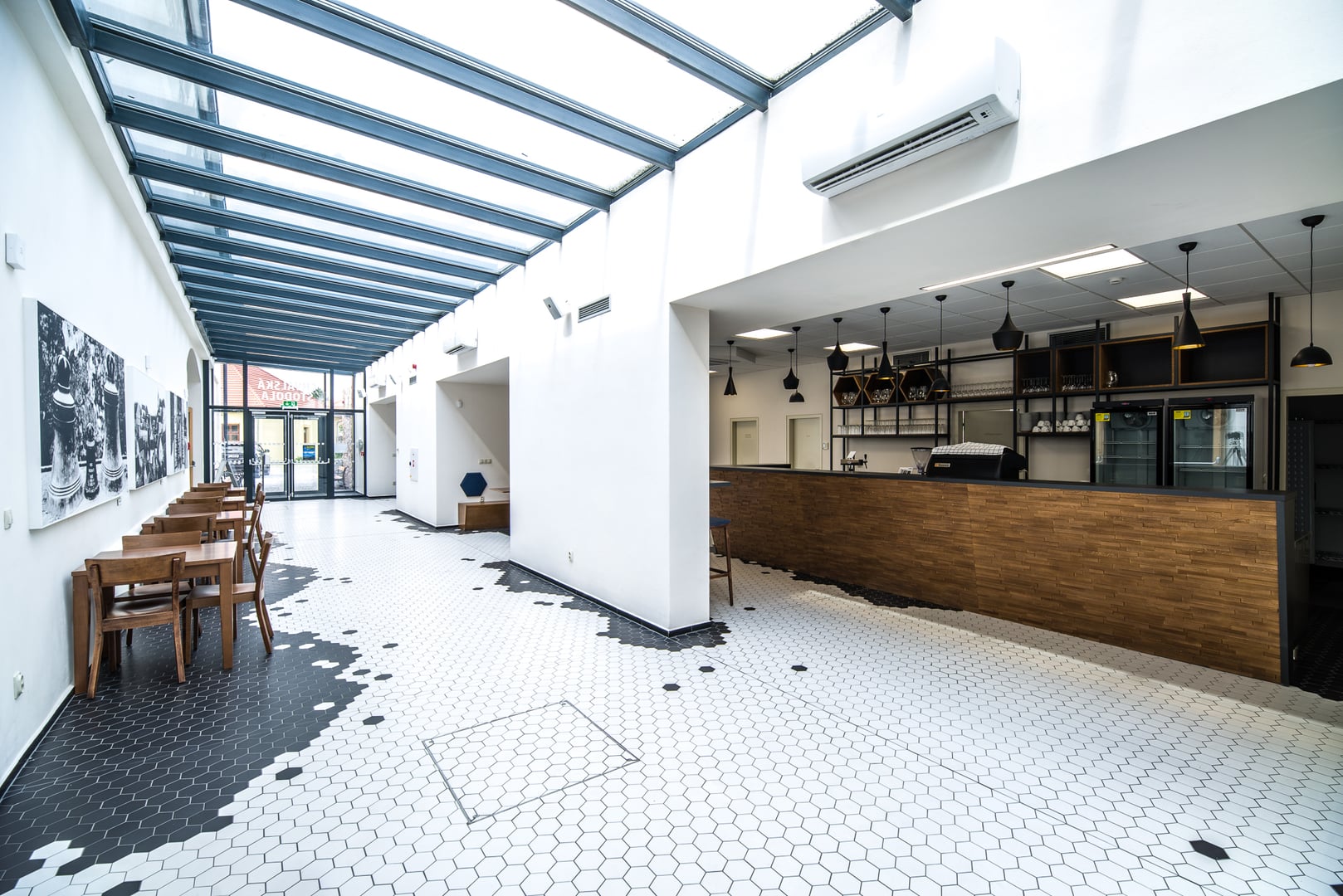 Chvalská stodola exterior