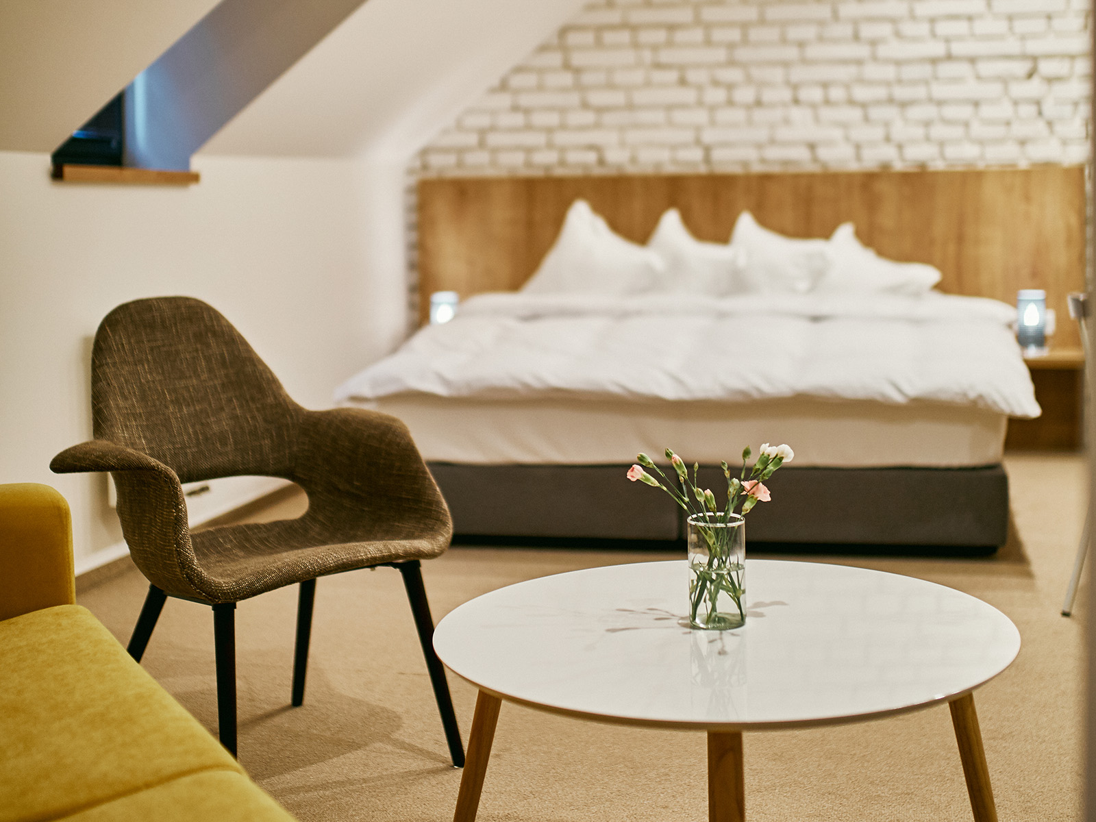 Manually added from URL: https://www.resortslunce.cz/wp-content/uploads/2021/04/apartma_pohovka.jpg