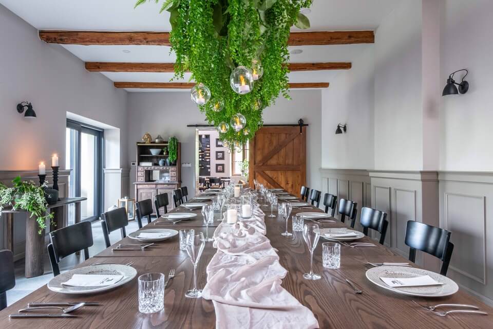 Manually added from URL: https://www.statekuprahy.cz/images/galerie/statek-u-prahy-fotky/statek-u-prahy-svatby-07.jpg