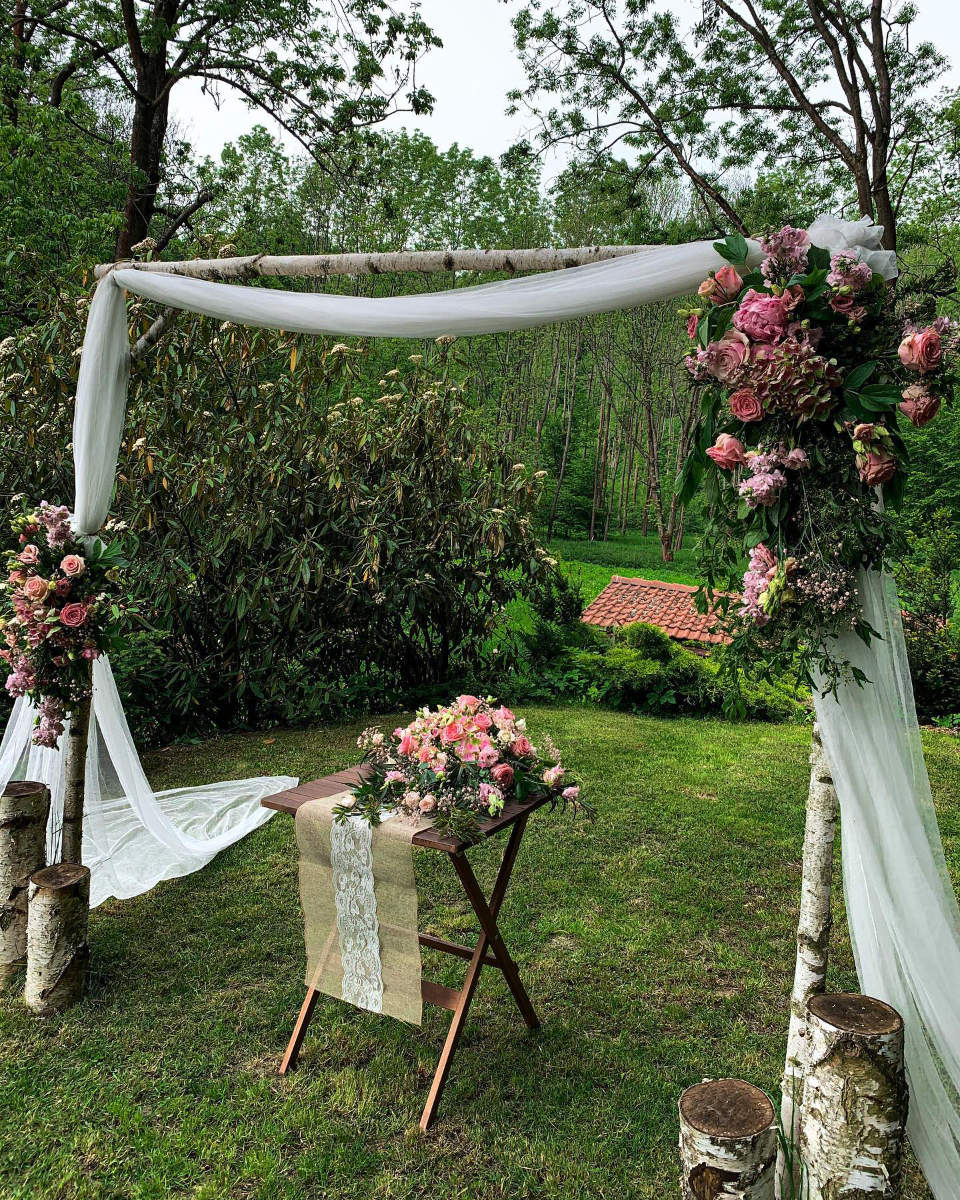 Manually added from URL: https://www.cernodolskymlyn.cz/wp-content/uploads/2024/05/svatby-oslavy-cernodolsky-mlyn-13.jpg