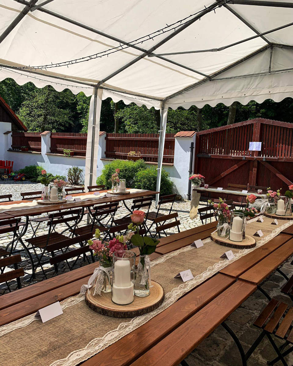 Manually added from URL: https://www.cernodolskymlyn.cz/wp-content/uploads/2024/05/svatby-oslavy-cernodolsky-mlyn-08.jpg