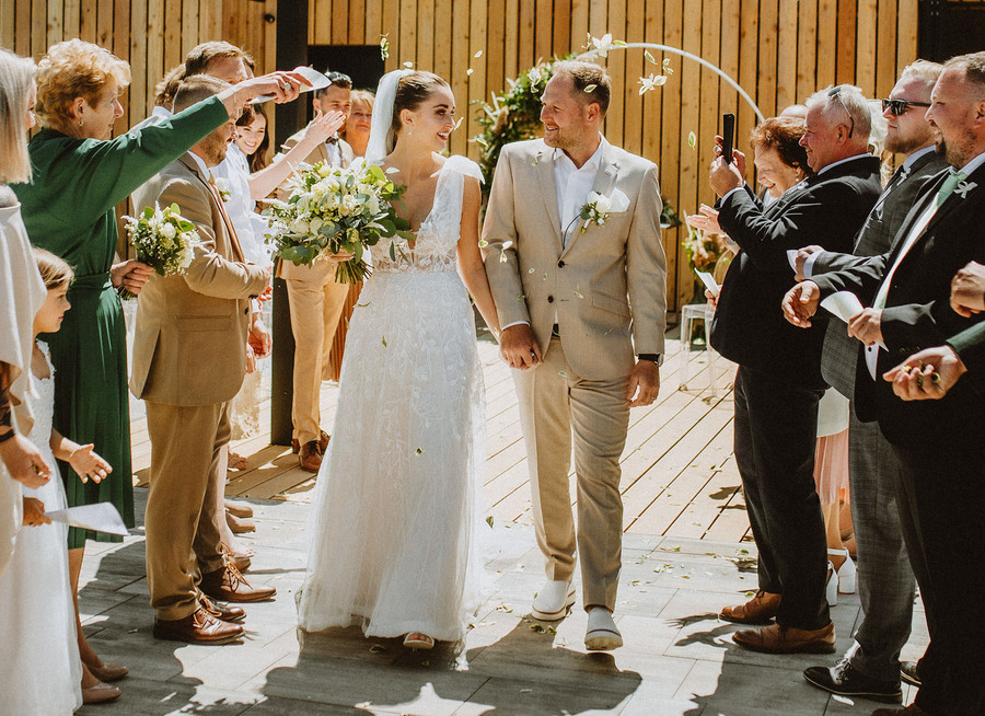 Manually added from URL: https://samotapierre.cz/wms/frontend/uploads/images/galerie/hp/zmensene/samotapierre-svatba-33.jpg