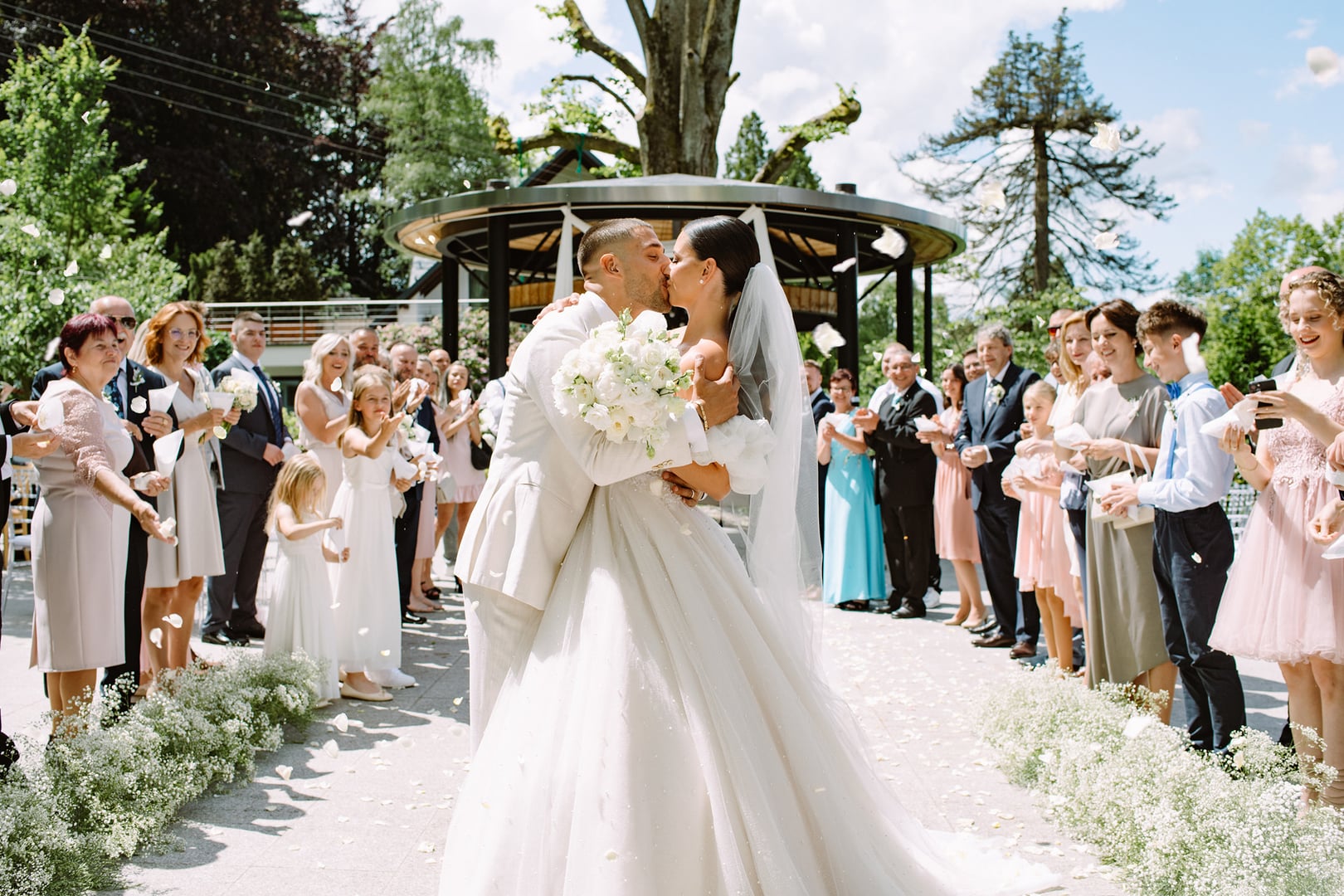 Manually added from URL: https://pictime4neu1public-pub-d2gua5c5f8dfgmem.a02.azurefd.net/pictures/39/636/39636645/homepage/homepage.jpg