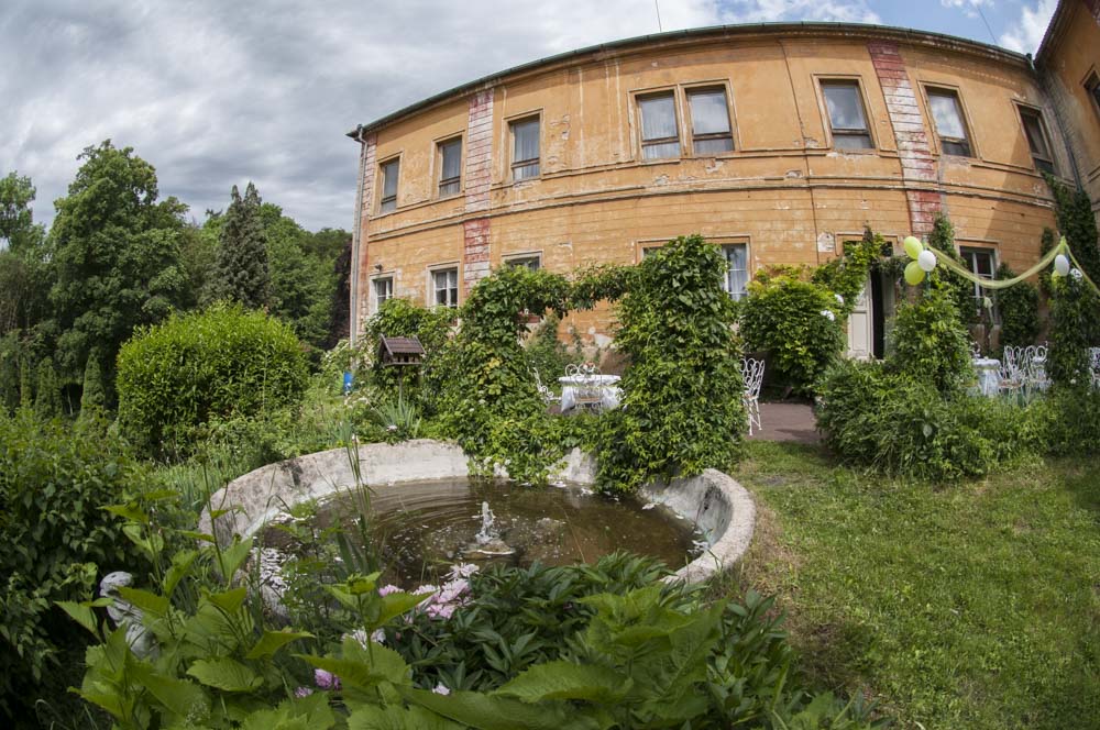 Wedding with fountain