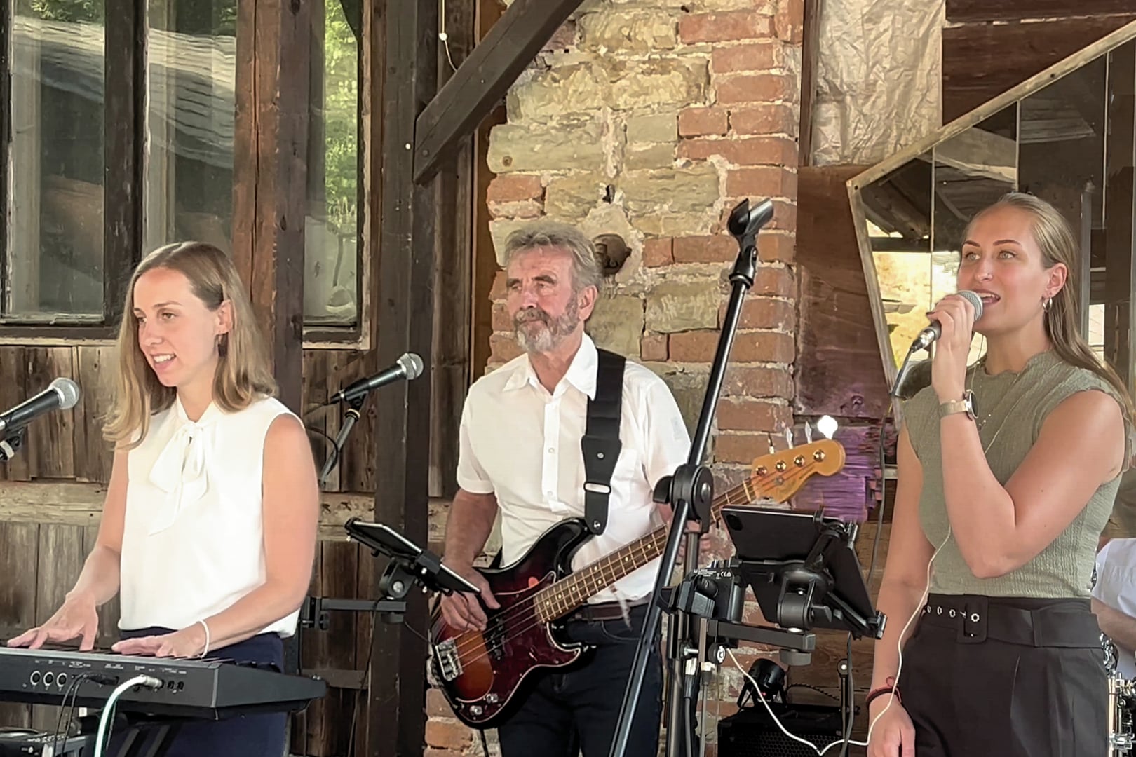 Skelet gallery image 3