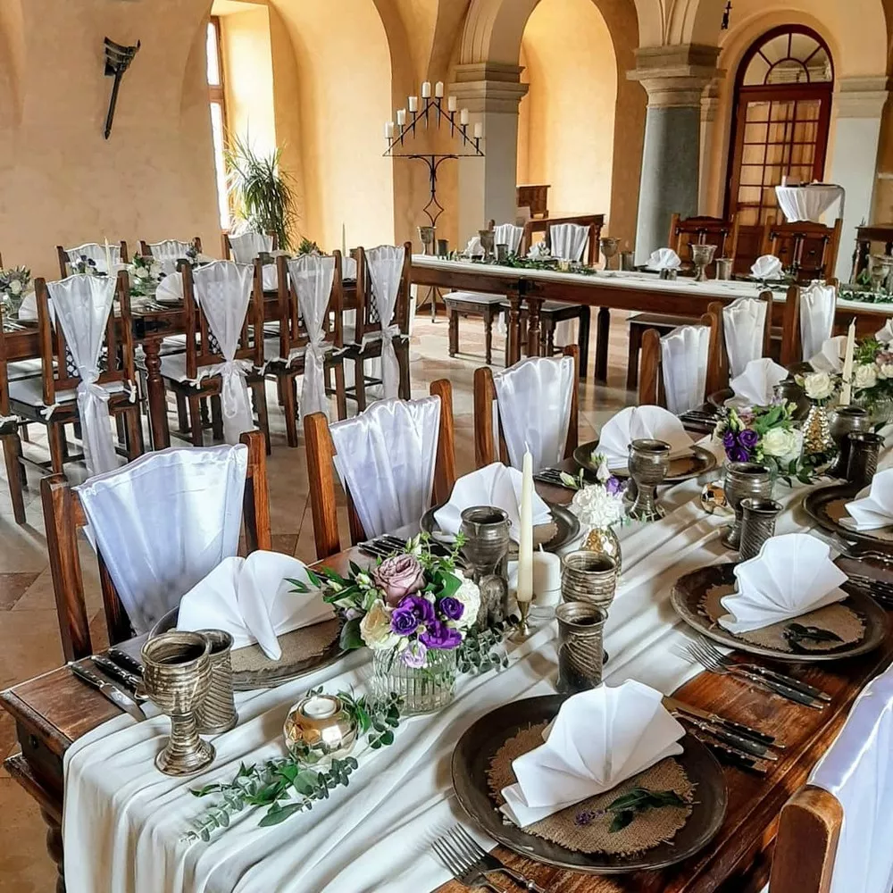 Manually added from URL: https://lefleurdesign.cz/images/svatby/svatebni-hostina-8-1664717728.webp