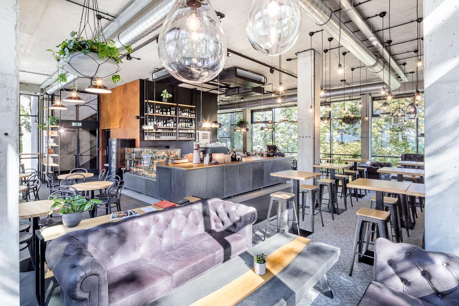 A la Petite Eiffel exterior