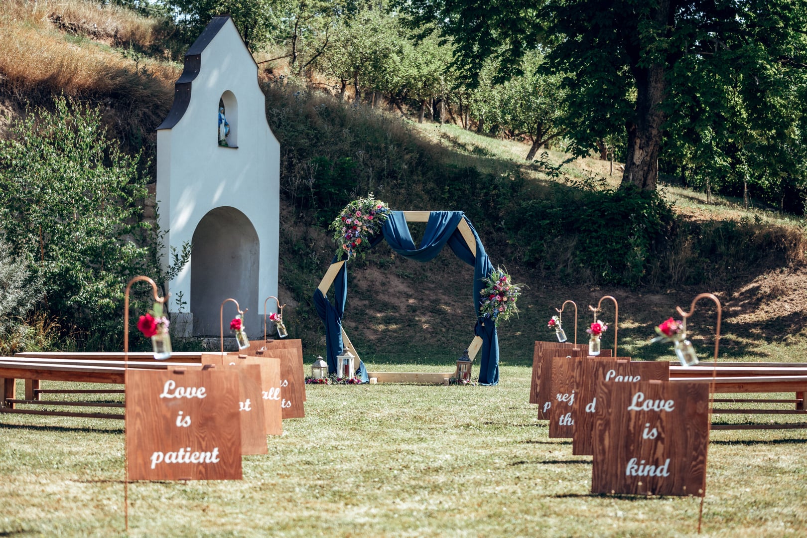 Manually added from URL: https://lauriweddings.cz/wp-content/uploads/2025/01/K_a_J_012-scaled.jpg