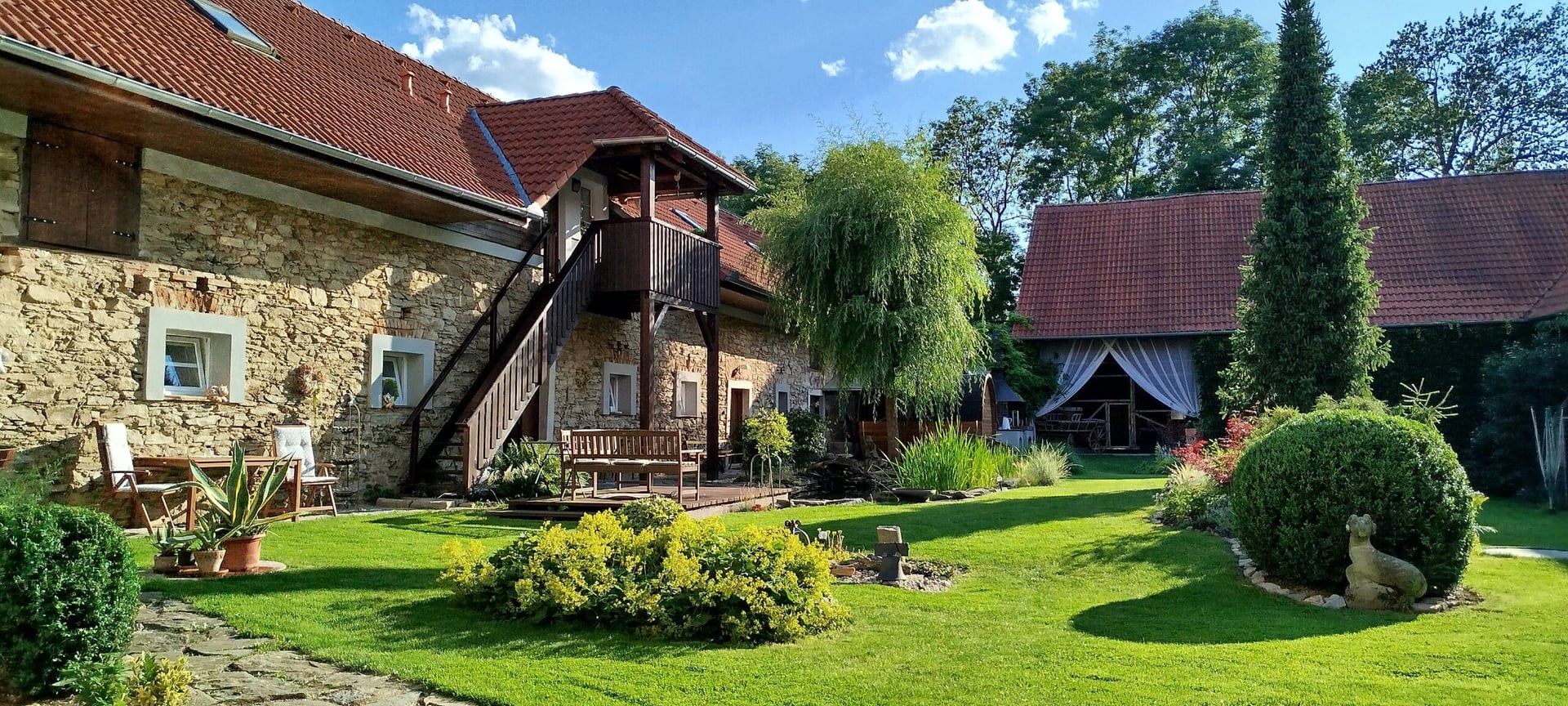 Manually added from URL: https://kloubek.com/wp-content/uploads/2025/08/1407_podvecer-scaled.jpg